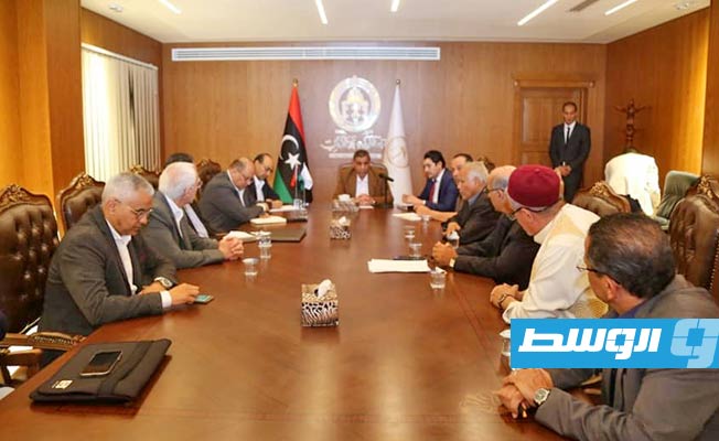 اجتماع القطراني مع مسؤولي بلدية بنغازي لبحث إعمار المدينة. (بلدية بنغازي)