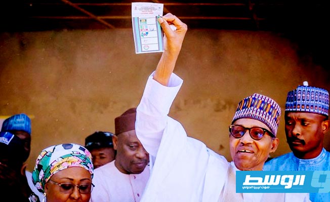 قبل تسليم السلطة.. بخاري يدافع عن نتيجة الانتخابات الرئاسية النيجيرية