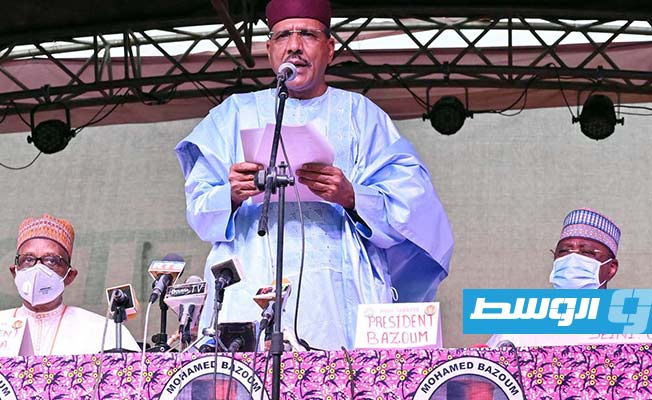 أبوعزوم يتولى الرئاسة في النيجر ويدين «جرائم حرب» يرتكبها «إرهابيون» في بلده