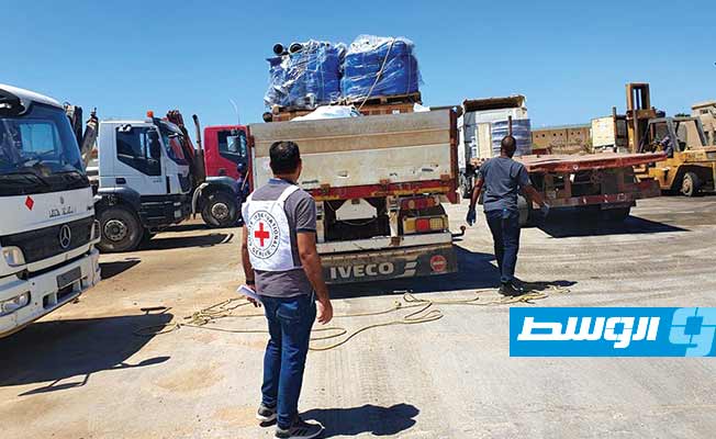 «الصليب الأحمر» تقدم مساعدات لإعادة تأهيل شبكة المياه في بنغازي