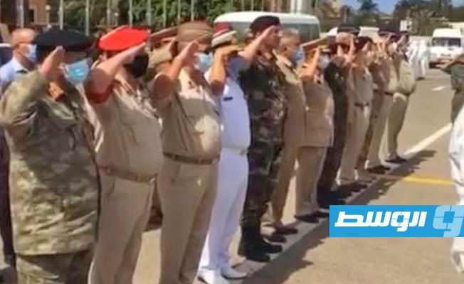 عدد من ضباط الجيش الليبي في جنازة اللواء الراحل سليمان محمود في طرابلس. الأربعاء 7 أكتوبر 2020. (الإنترنت)