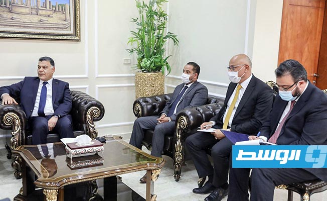 لقاء الوزير خالد مازن مع السفير الإيطالي لدى ليبيا والوفد المرافق له. (وزارة الداخلية)