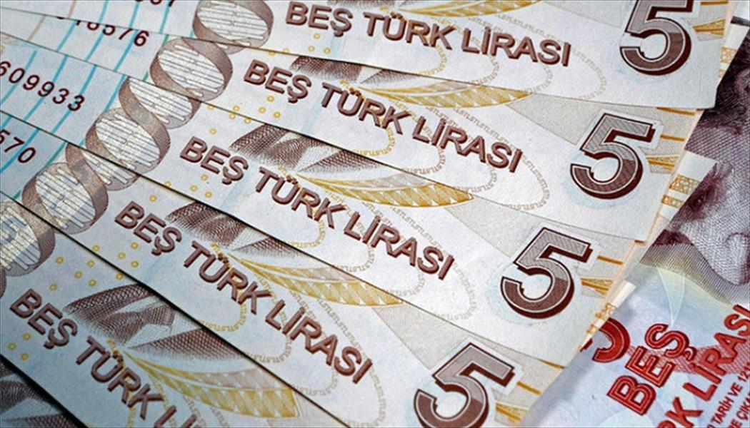 الليرة التركية عند أدنى مستوى منذ شهر أمام الدولار