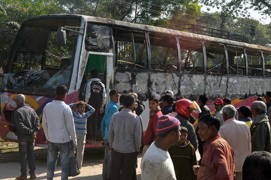 بنغلاديش: مقتل سبعة وإصابة آخرين بعد إلقاء قنابل حارقة على حافلة