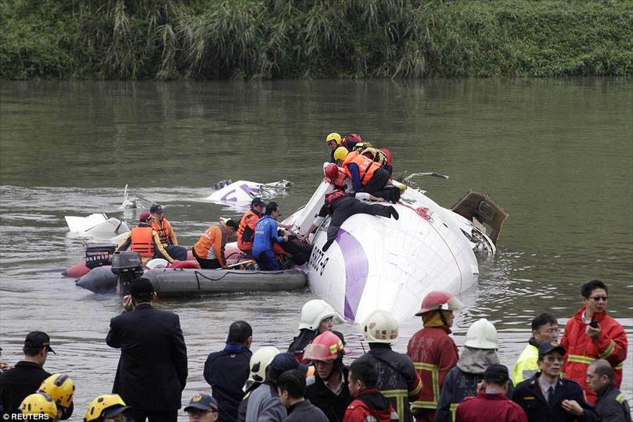 ارتفاع حصيلة ضحايا طائرة «ترانس آسيا» لـ 16 شخصًا (صور)