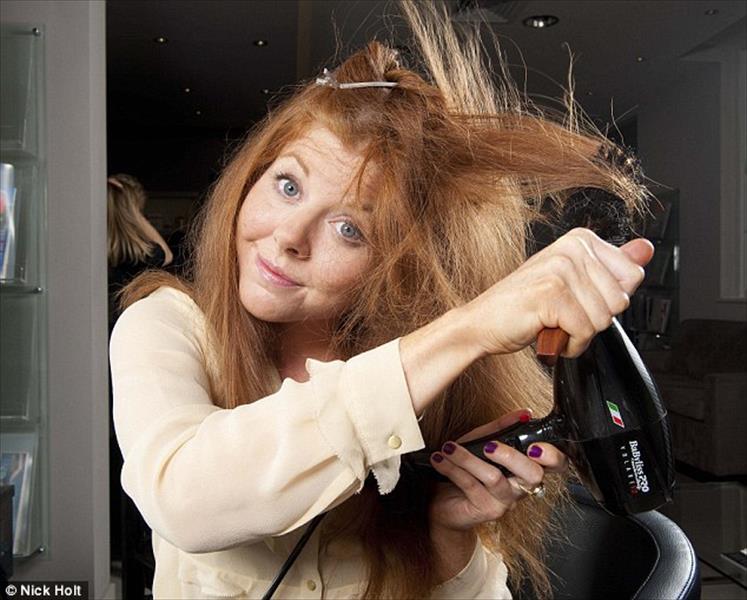 كيف تحمين شعرك من الشحنات الكهروستاتيكية شتاءً