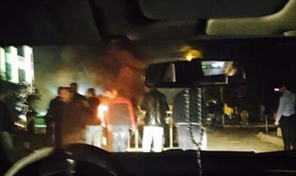 اشتعال سيارتين وراء انفجار أمام «ليبيا أولاً» في القاهرة