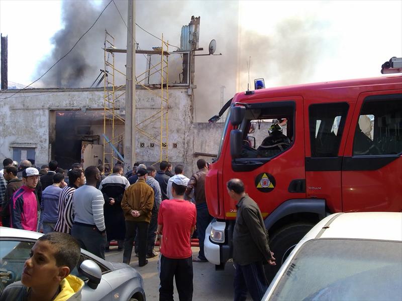 حريق ضخم يدمر مصنعًا للألياف الصناعية في مصر