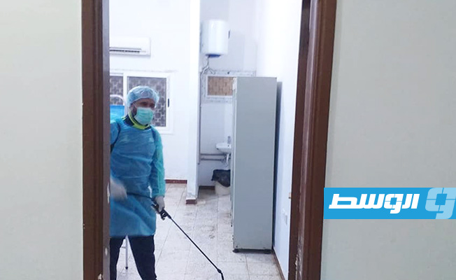 تعقيم مستشفى قمينس القروي للوقاية من فيروس «كورونا»