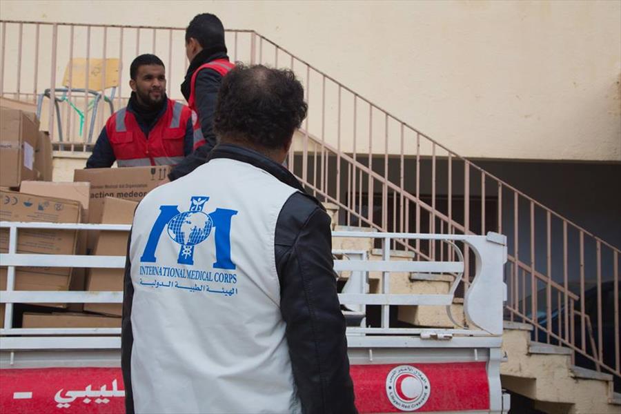 «الهلال الأحمر» يسلم الشحنة الثانية من الأدوية لمستشفيات بنغازي