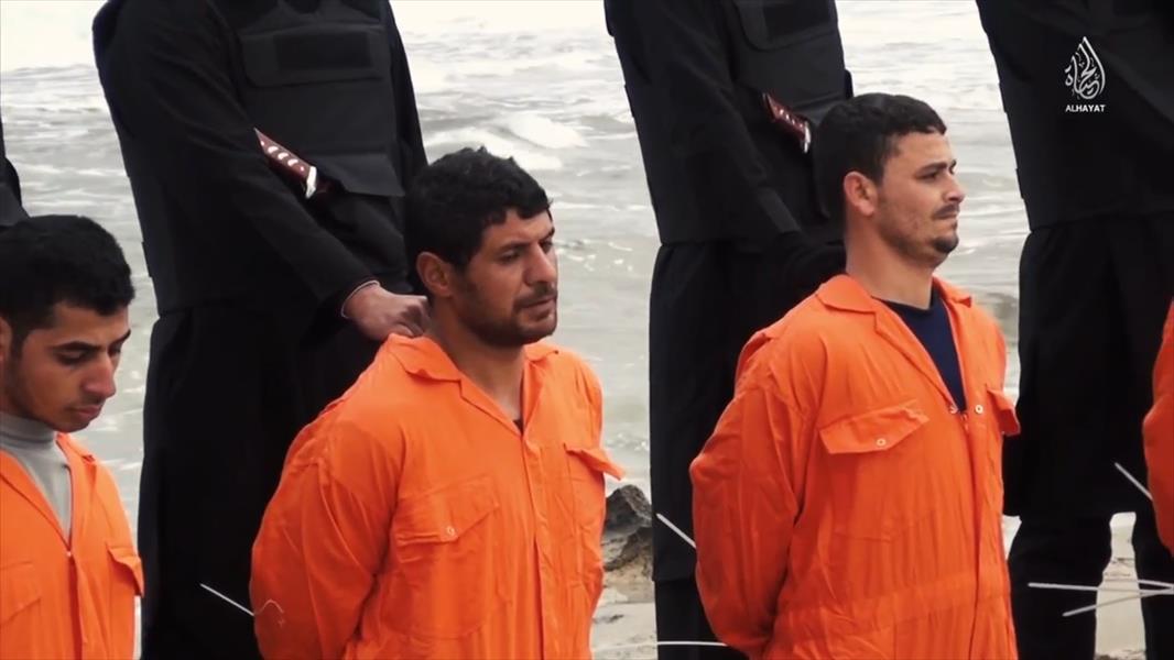 «داعش» ينشر فيديو لإعدام 21 مصريًا في ليبيا