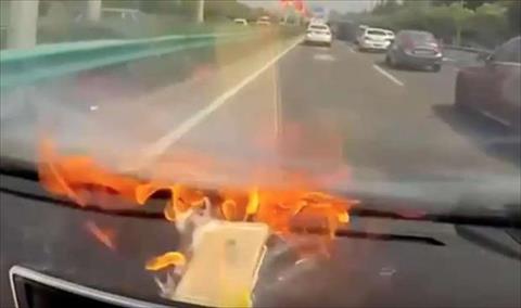 بالفيديو: لحظة انفجار آيفون داخل سيارة سيدة في الصين