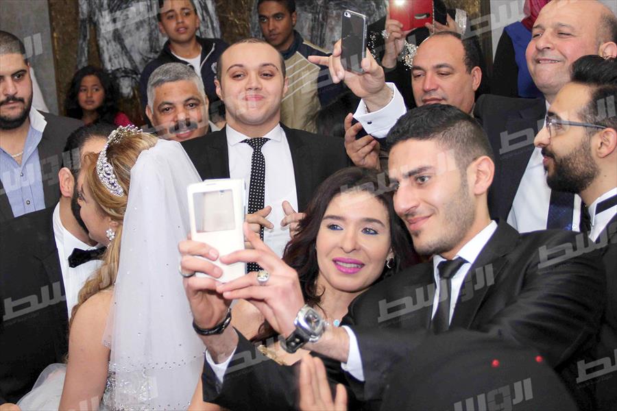 بالصور: دينا ودوللي وصافيناز في حفل زفاف