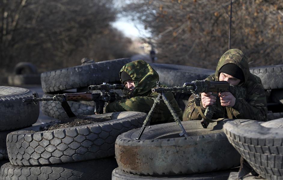أوكرانيا: الانفصاليون يبدأون سحب الأسلحة الثقيلة