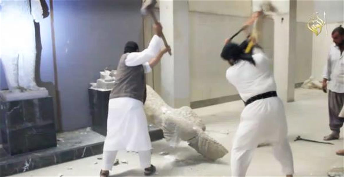 بالفيديو: «داعش» يدمر آثار متحف نينوى