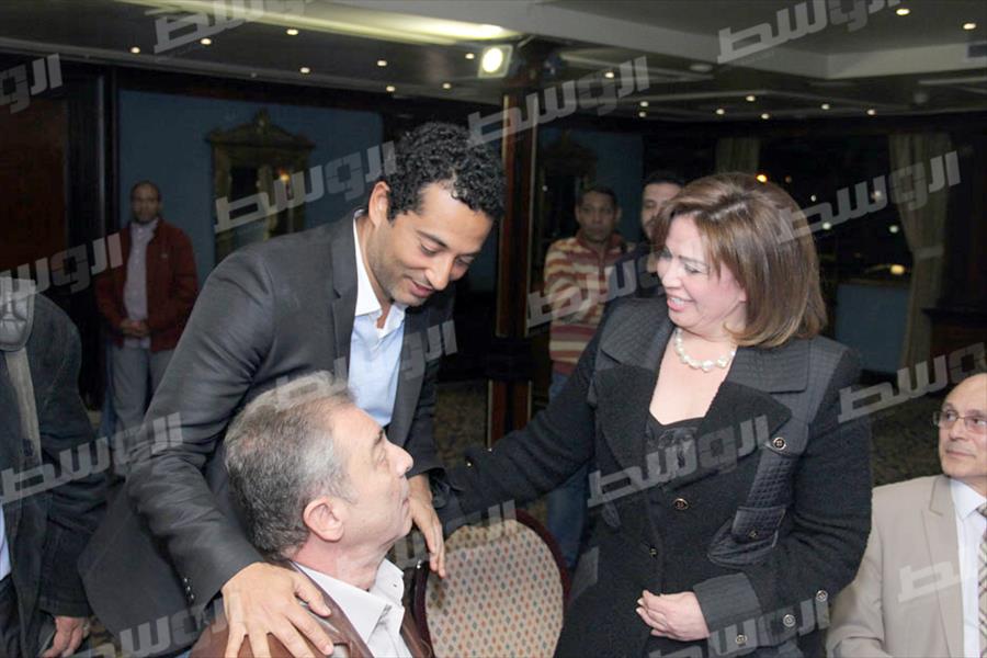 بالصور: سمير صبري يكرِّم منى زكي ومحمد صبحي