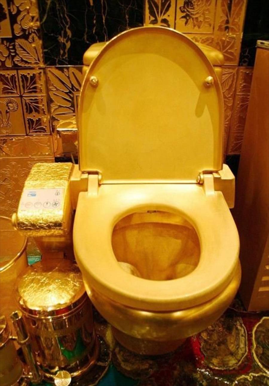 شاهد حمامات منزل كيم كارديشان المطلية بالذهب