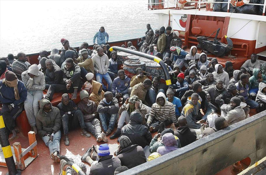 تونس وإيطاليا تنقذان المئات من المهاجرين الأفارقة