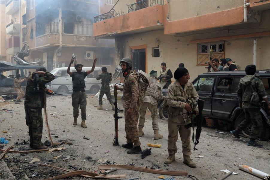 انتحاري استهدف حاجزًا أمنيًا وهجوم مفاجئ على ميناء بنغازي