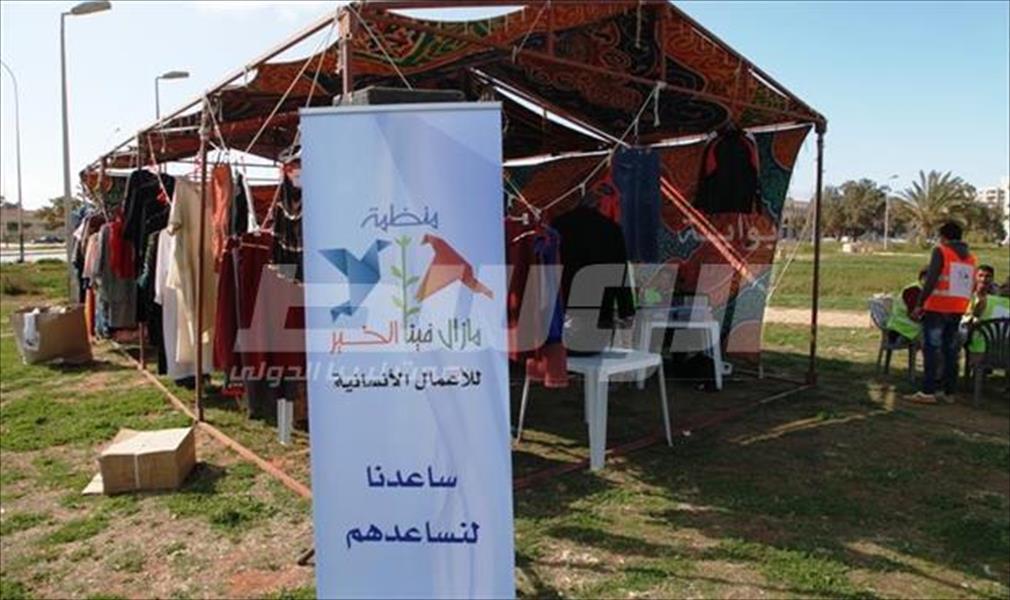 بالصور: سوق خيرية مجانية للنازحين في بنغازي
