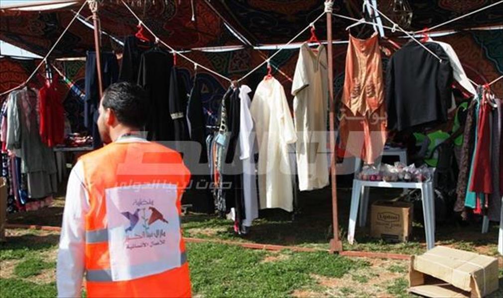 بالصور: سوق خيرية مجانية للنازحين في بنغازي