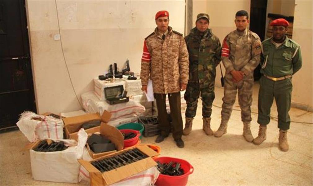 الشرطة العسكرية تضبط كميات كبيرة من المسدسات التركية ببنغازي