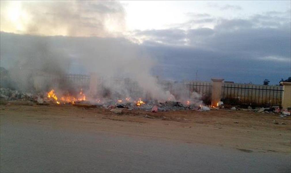 انتشار حرق القمامة ينذر بكارثة في بنغازي