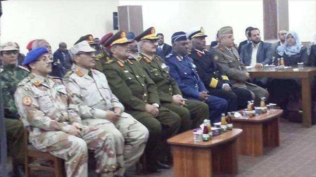 بالصور: حفتر يؤدي اليمين القانونية قائدًا عامًا للجيش في طبرق