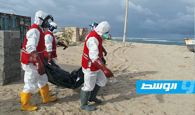انتشال خمس جثث لمهاجرين غير شرعيين من شاطئ البحر شرق سرت