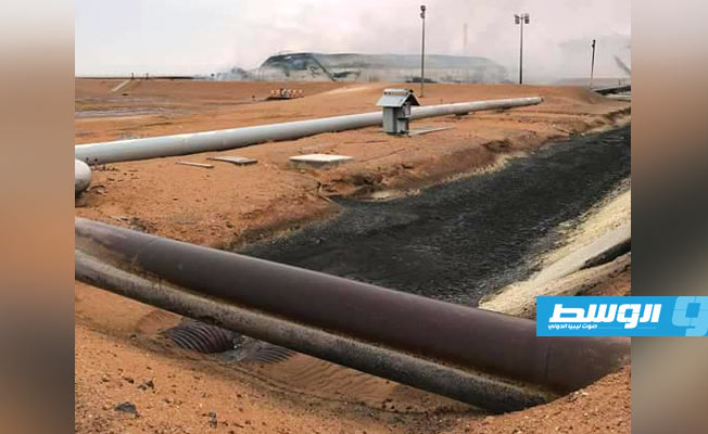 آثار الدمار التي خلفها الحريق في خزاني 2 و 12 بحظيرة الخزانات النفطية في منطقة الهلال النفطي (شركة رأس لانوف لتصنيع النفط والغاز)