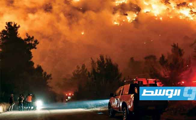 حريق المشتعل في سلسلة يرانيا الجبلية باليونان على مسافة 90 كلم غرب العاصمة. (الإنترنت)