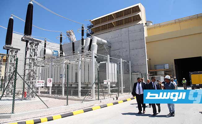 رئيس الشركة العامة للكهرباء يتفقد مشروع محطة كهرباء مصراتة الاستعجالي (صفحة الشركة على فيسبوك)