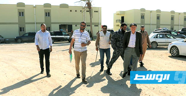 أعضاء بلجنة مكافحة كورونا في بنغازي يتفقدون مواقع الحجر الصحي المخصصة لاستقبال العالقين، 2 مايو 2020. (صفحة اللجنة على فيسبوك)