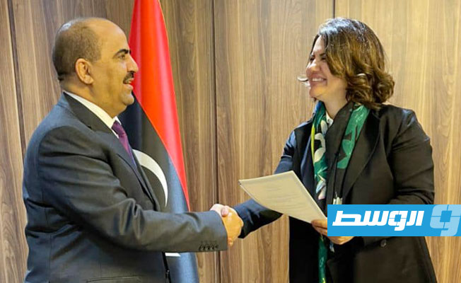 السفير الجزائري الجديد لدى ليبيا يقدم أوراق اعتماده للمنقوش