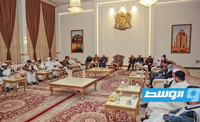 لقاء حفتر مع وفد الأزهر وعدد من الشيوخ الليبيين، الأحد 10 ديسمبر 2023. (القيادة العامة)