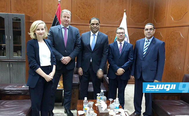 السفير يلتقي وزير العدل في حكومة الوفاق، محمد لملوم.