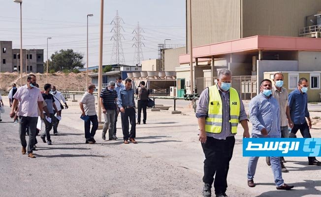 الفريق الجزائري يتفقد محطة كهرباء الخمس. الجمعة 2 أكتوبر 2020. (الشركة العامة للكهرباء)