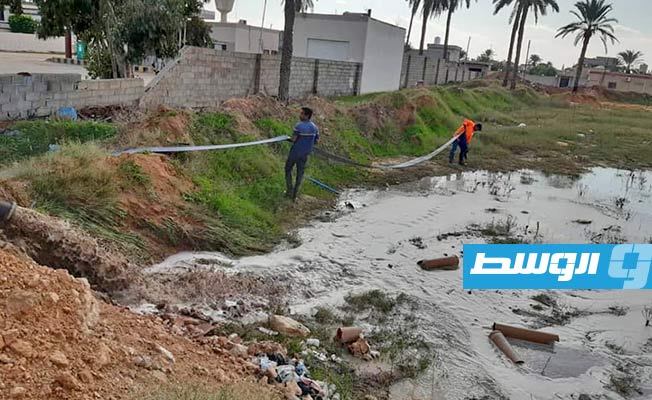 شفط مياه الأمطار من شوارع مصراتة، 14 نوفمبر 2020. (بلدية مصراتة)