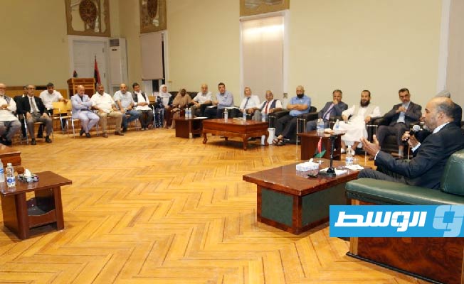 جلسة حوارية في طرابلس بين الكوني ولفيف من أعيان ونشطاء المدينة، 1 أكتوبر 2022. (المجلس الرئاسي)