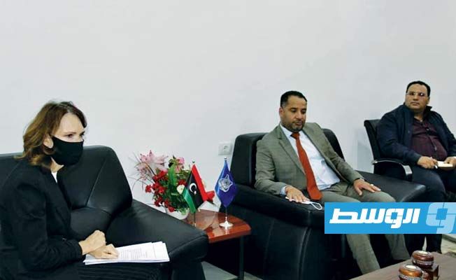 وكيل وزارة الداخلية يلتقي مع منسقة الشؤون الإنسانية بالبعثة الأممية في طرابلس، 15 أبريل 2021. (وزارة الداخلية)