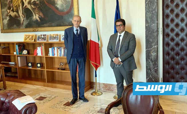 الترهوني في لقائه مع رئيس لجنة الشؤون الخارجية بمجلس النواب الإيطالي. (السفارة الليبية في روما)