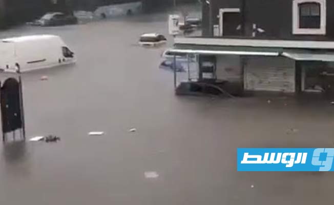 لقطة من فيديو لحظة إغراق الفيضانات للشوارع في صقلية. (الإنترنت)