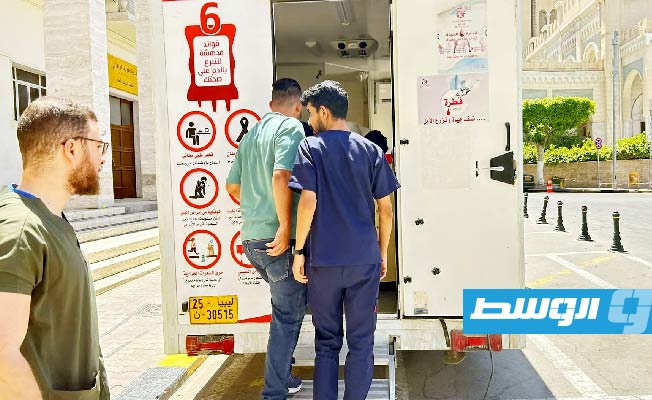 مواطنون يتبرعون بالدم في طرابلس لمصلحة مصابي «الاشتباكات» (صور)