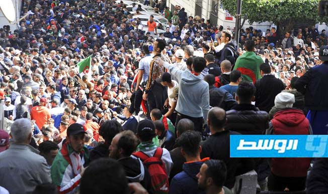 بعد رسالة بوتفليقة..احتجاجات ليلية في الجزائر رافضة لترشحه