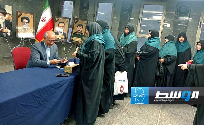 الإيرانيون يدلون بأصواتهم في انتخابات رئاسية بخيارات محدودة