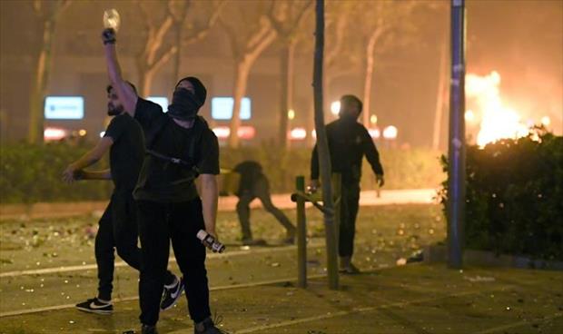 رئيس «كاتالونيا» يطالب بوقف المواجهات بين المحتجين والشرطة
