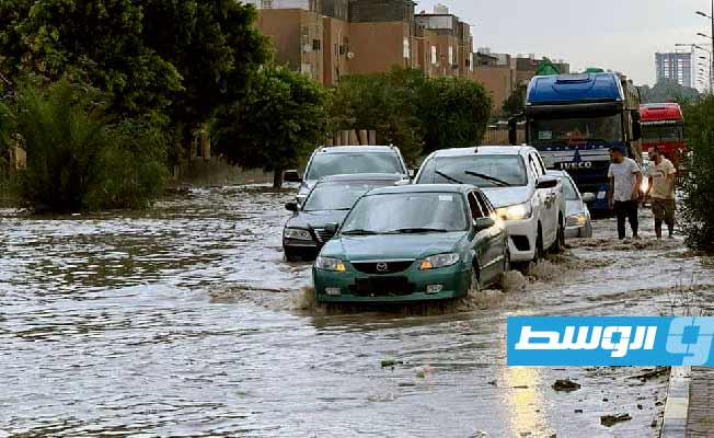أمطار غزيرة تعرقل حركة المرور في شوارع طرابلس. (الإنترنت).