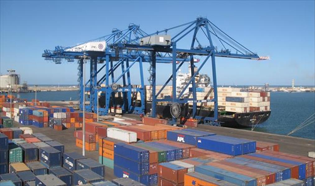 ميناء دمياط يستقبل 9 سفن وحاويات