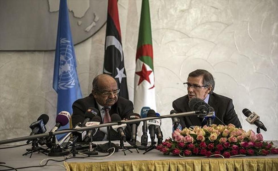 انطلاق حوار الجزائر بحضور ممثلي أحزاب ونشطاء وغياب المرأة الليبية 