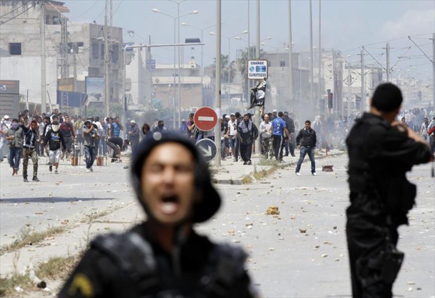 «إنترناشيونال بيزنس تايمز»: تهريب الأسلحة من ليبيا يهدد استقرار تونس